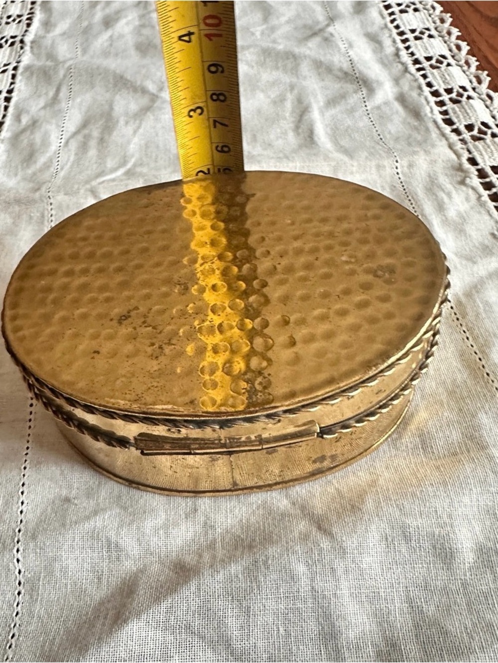 Vintage brass oval trinket jewelry keepsake box - Picture 9 of 9